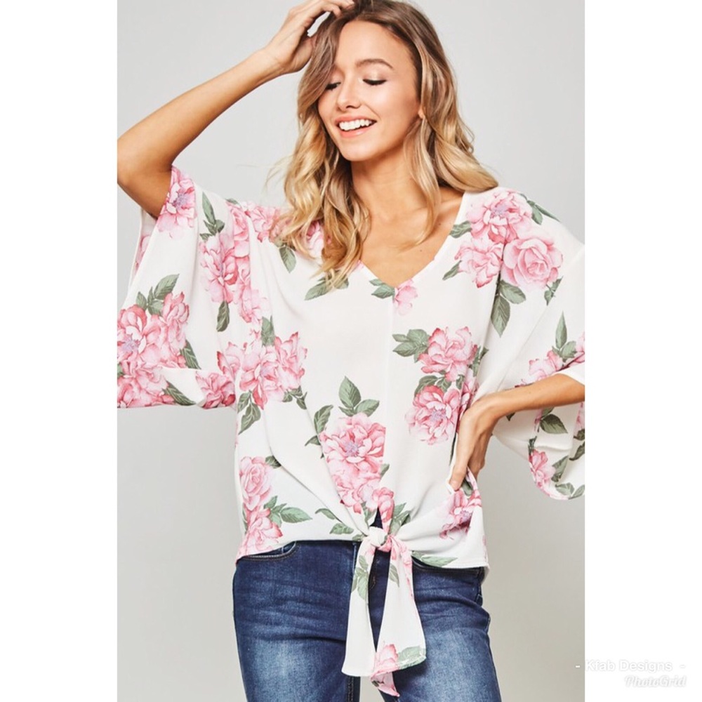 🌸LAST 1! Floral Woven 3 Qtr Sleeve Top! - Picture 2 of 8